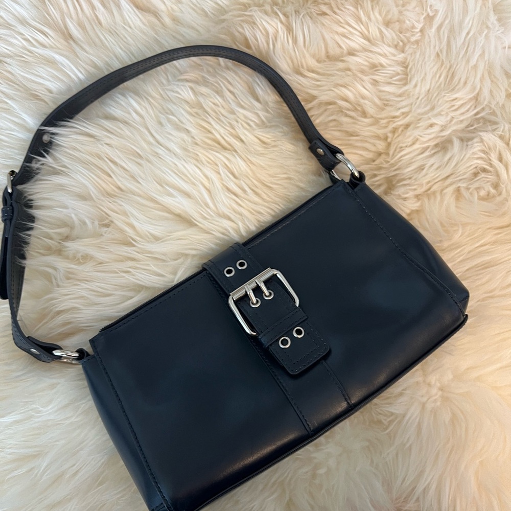Sleek Black Leather Shoulder Bag